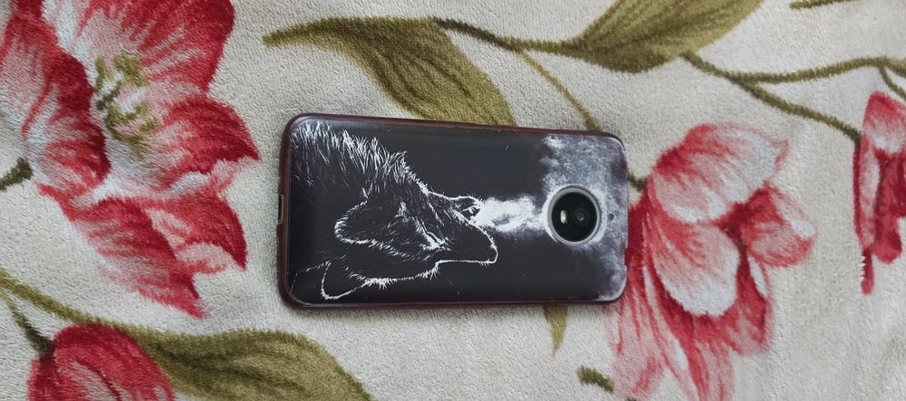 Продаю телефон moto e4 plus