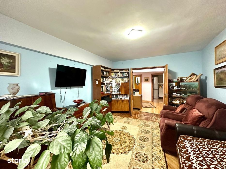 Apartament 4 camere de vanzare Centru — fotografia 1