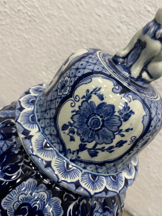 Холандска ваза с капак на делфт порцеланова урна