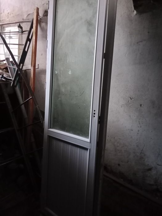 Пластик есік, цемент сатылады