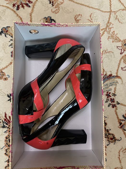 Продам босоножки