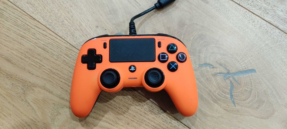 Controler funcțional PS4 cu cablu  EDITIE NACON!!