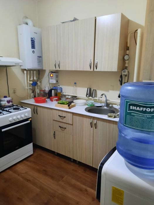 Сергили чоштепа абстановкаси билан 1хона срочни сотилади 37ярим