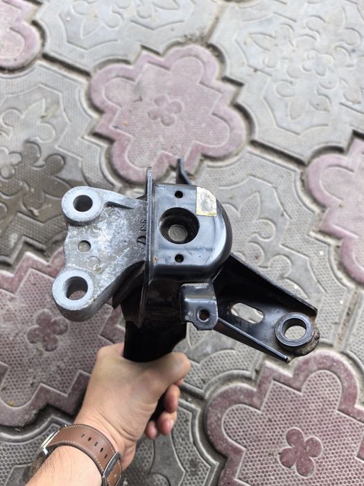 Подушка двигателя Тойота Королла