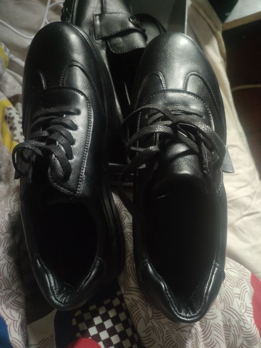 Продам подростковую обувь,полу ботинки зимние