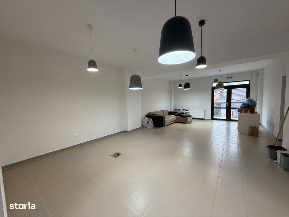 Spatiu Comercial Mioveni, 40 mp, utilitati incluse, amenajat, bloc nou