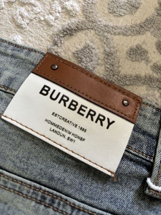 Джинсы burberry.