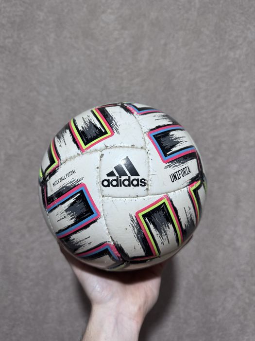 Футзальный оригинальный мяч Adidas Uniforia.