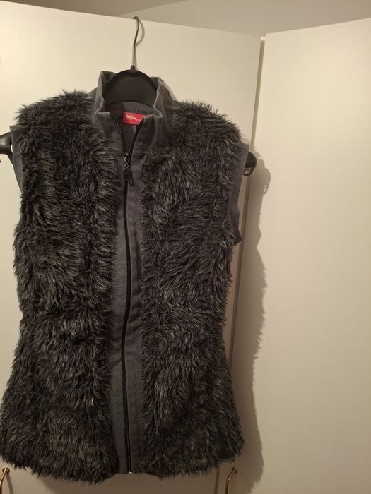 Vestă din blaniță cambrată pe talie