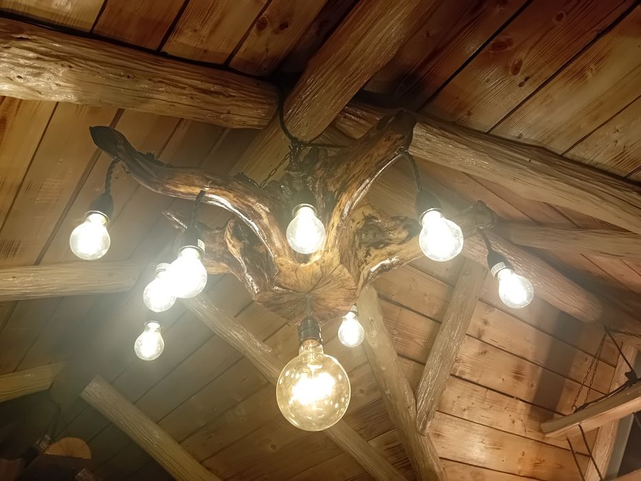 Vând lustra (rustica) facuta din cioata unui copac