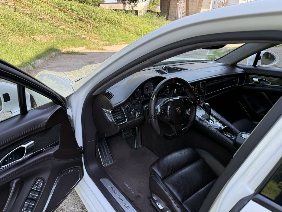 Porsche Panamera 4S