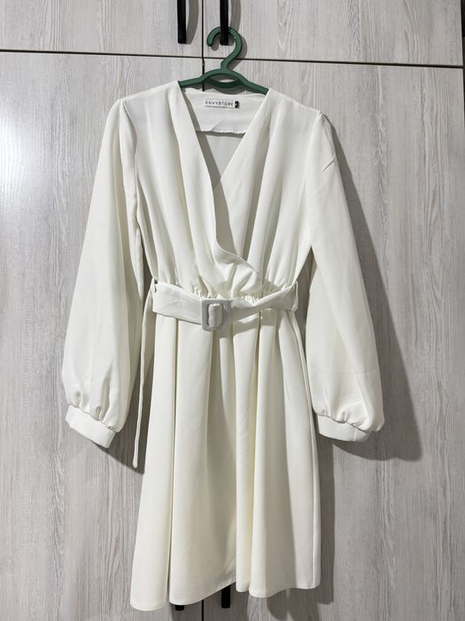 Короткое платье с длинным рукавом