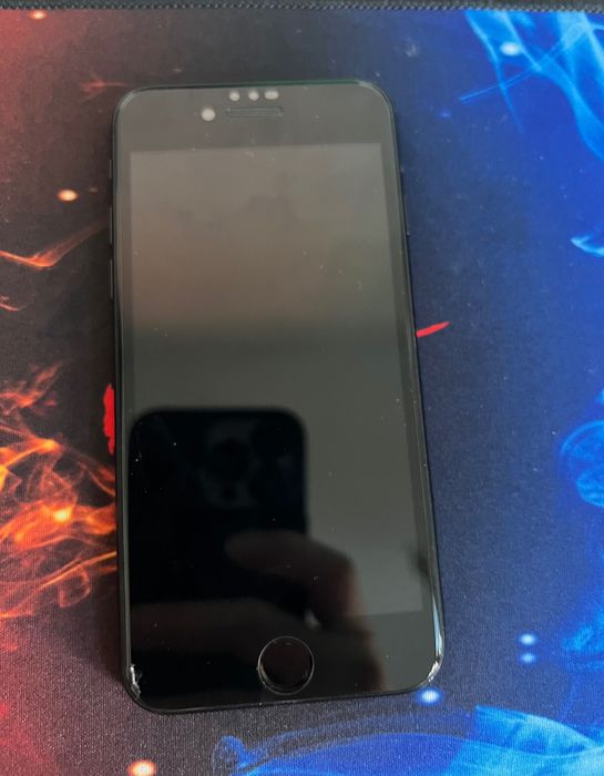Продавам използван телефон iPhone SE