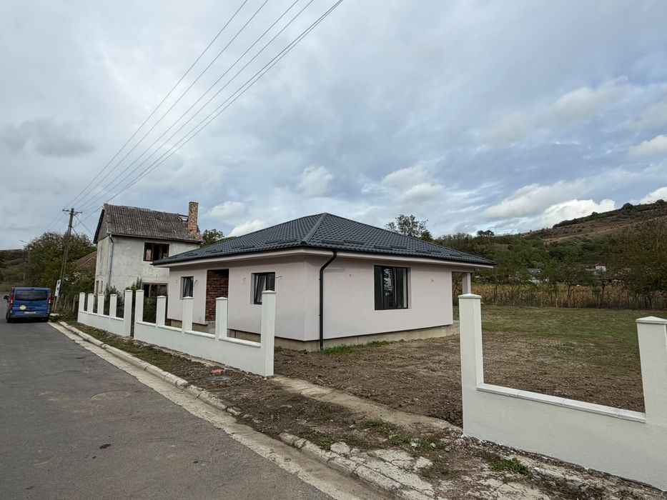 Vand casa construcție noua