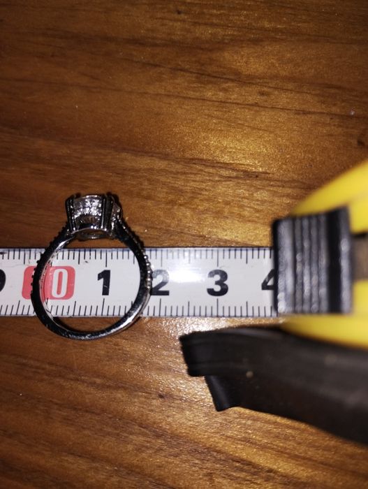 Vând inel Swarovski