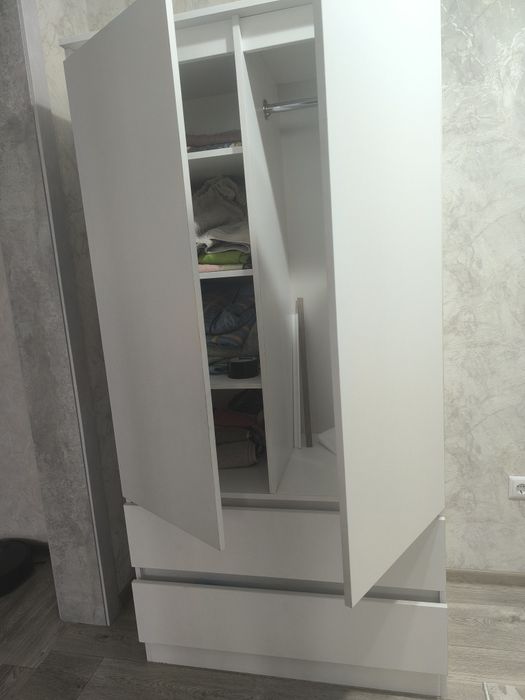 Шкаф белый в отличном состоянии