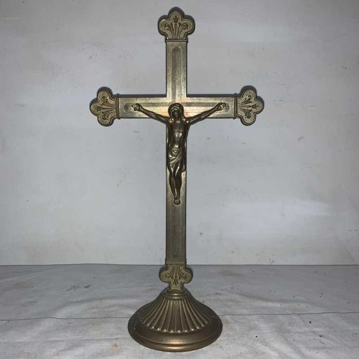Crucifix bronz      .