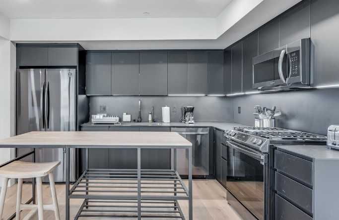 Дава се под наем Двустаен апартамент в Бургас, Център - 45 кв.м за 341.7 € - Снимка #1