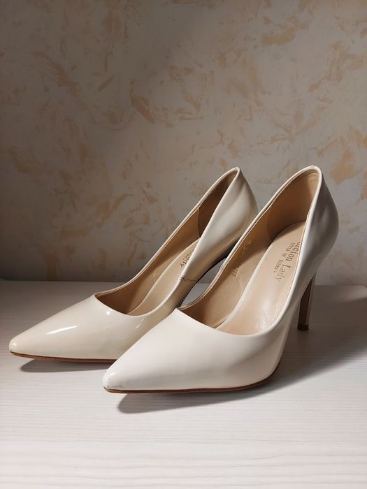 Продам две пары туфель