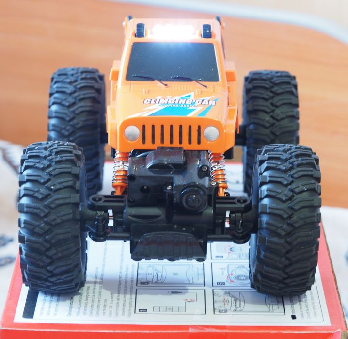 Машинка для ребенка с подсветкой.