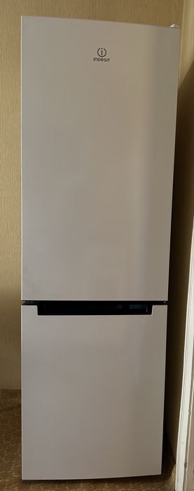Продам холодильник Indesit 4180W