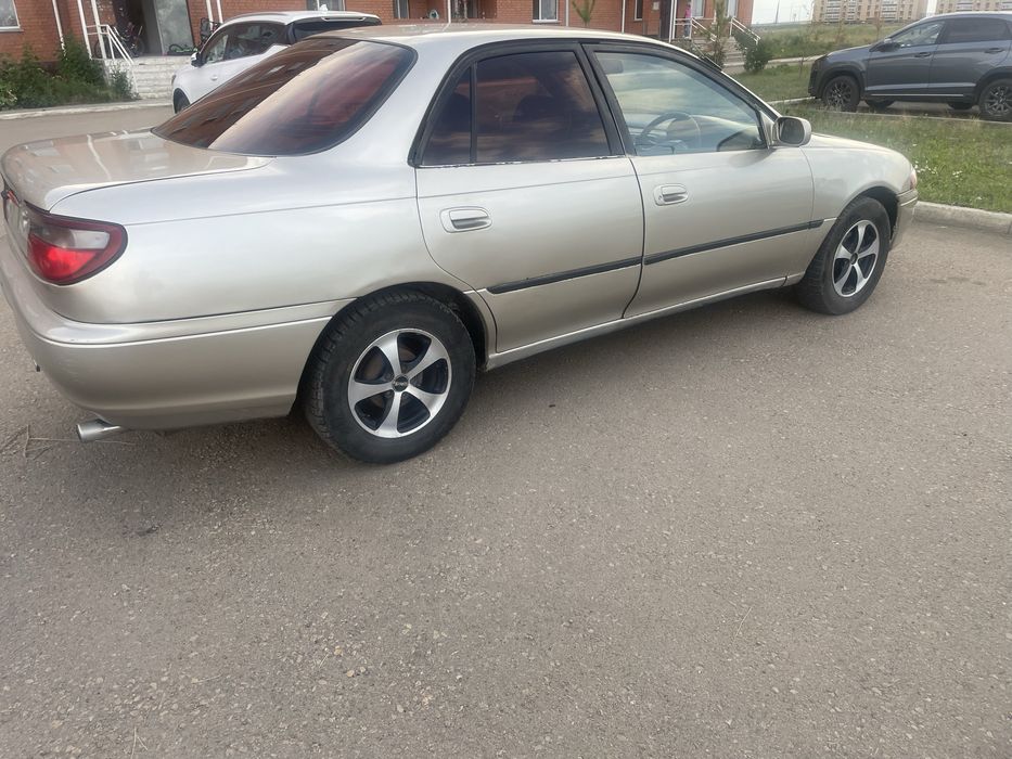 Продам а/м карину на акп