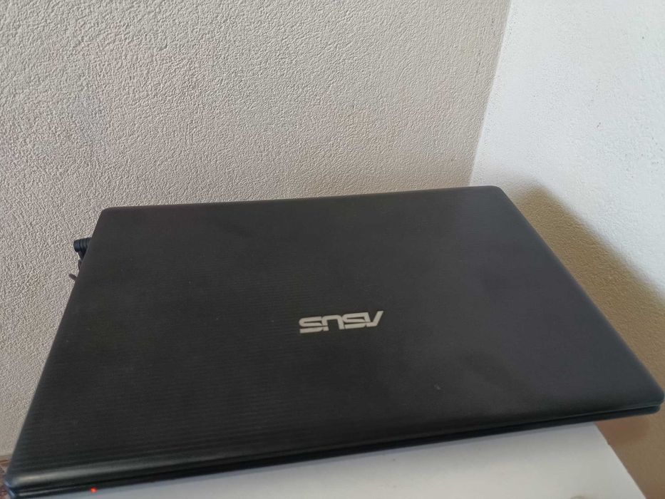 Laptop  Asus X55A -SX174D