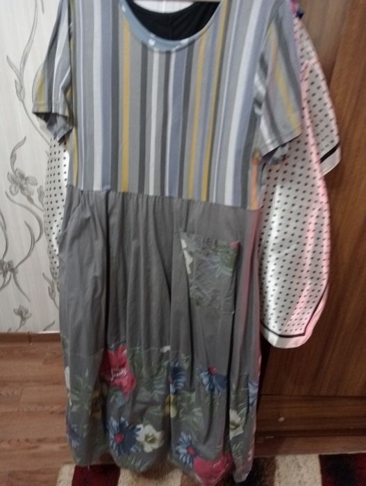 Платья женские. Продаются