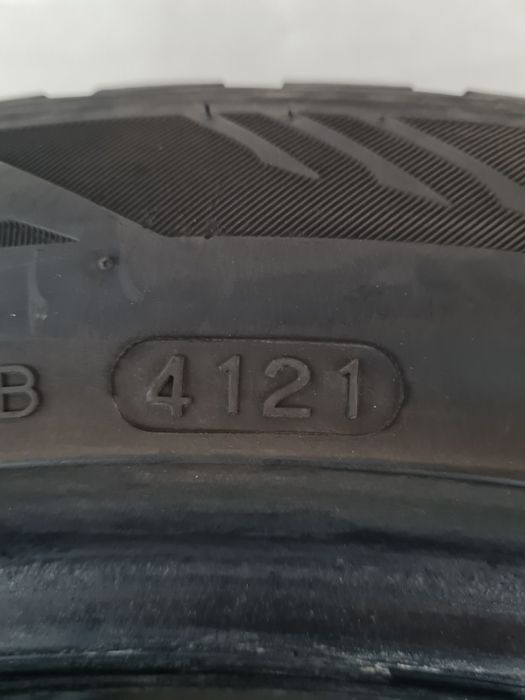 Зимни гуми 2 броя LAUFEN IFit 245 45 R18 дот 4121