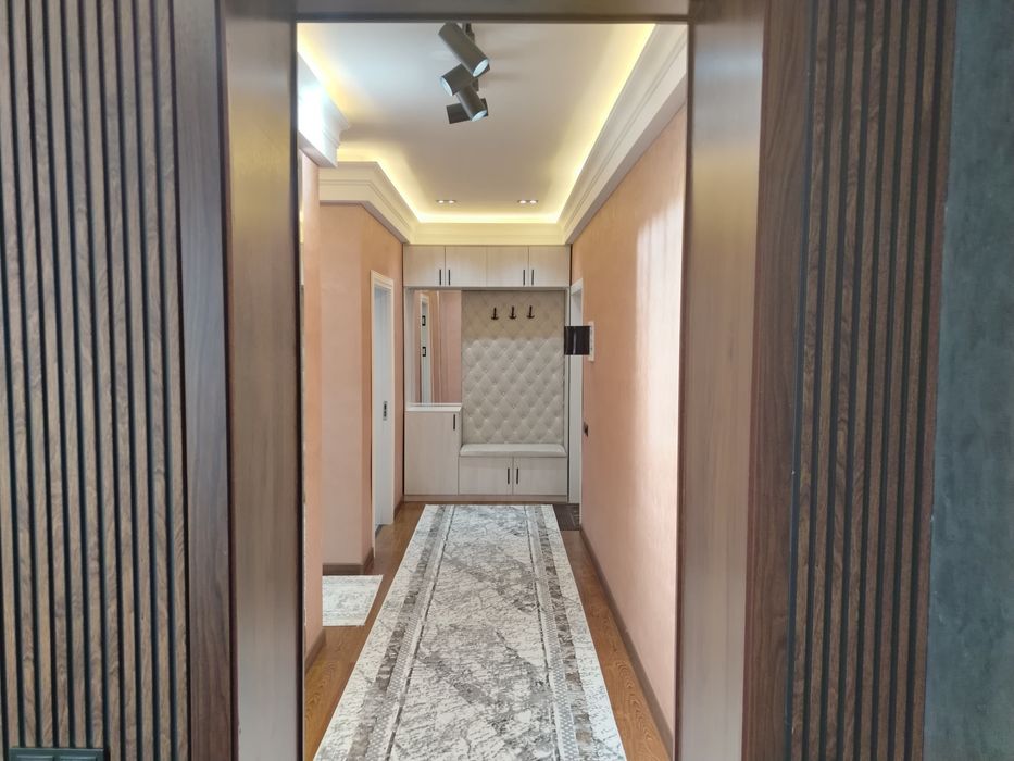 Продаётся своя квартира в центре бухаре