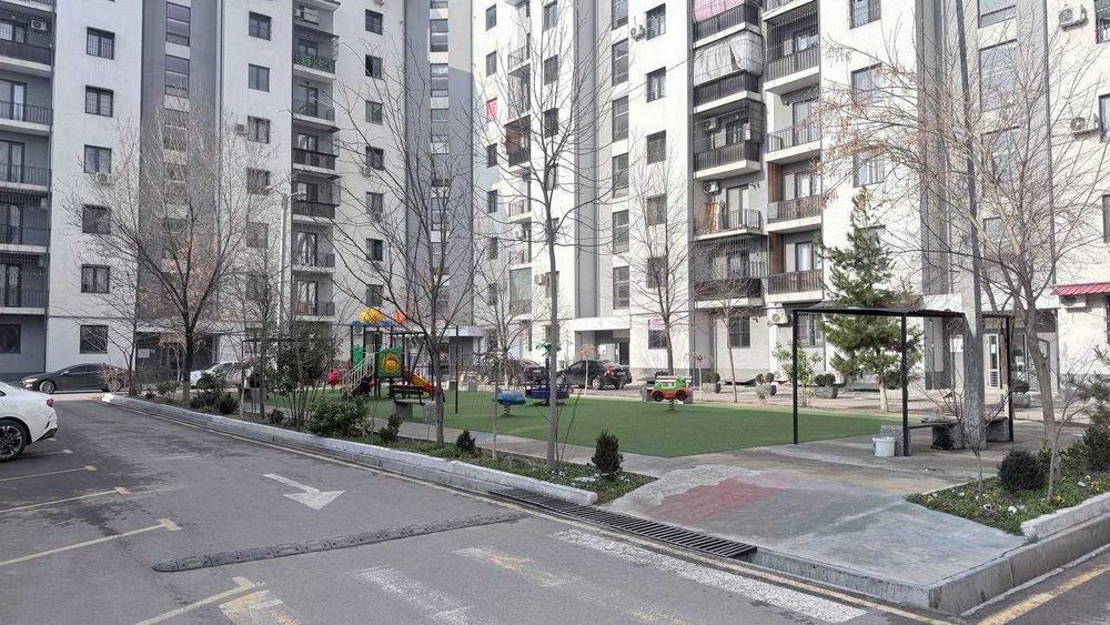 Яшнободда 3 хонали  квартира сотилади,124 м2, мансарда