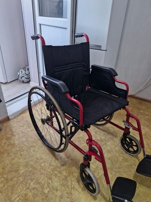 Продам инвалидную коляску