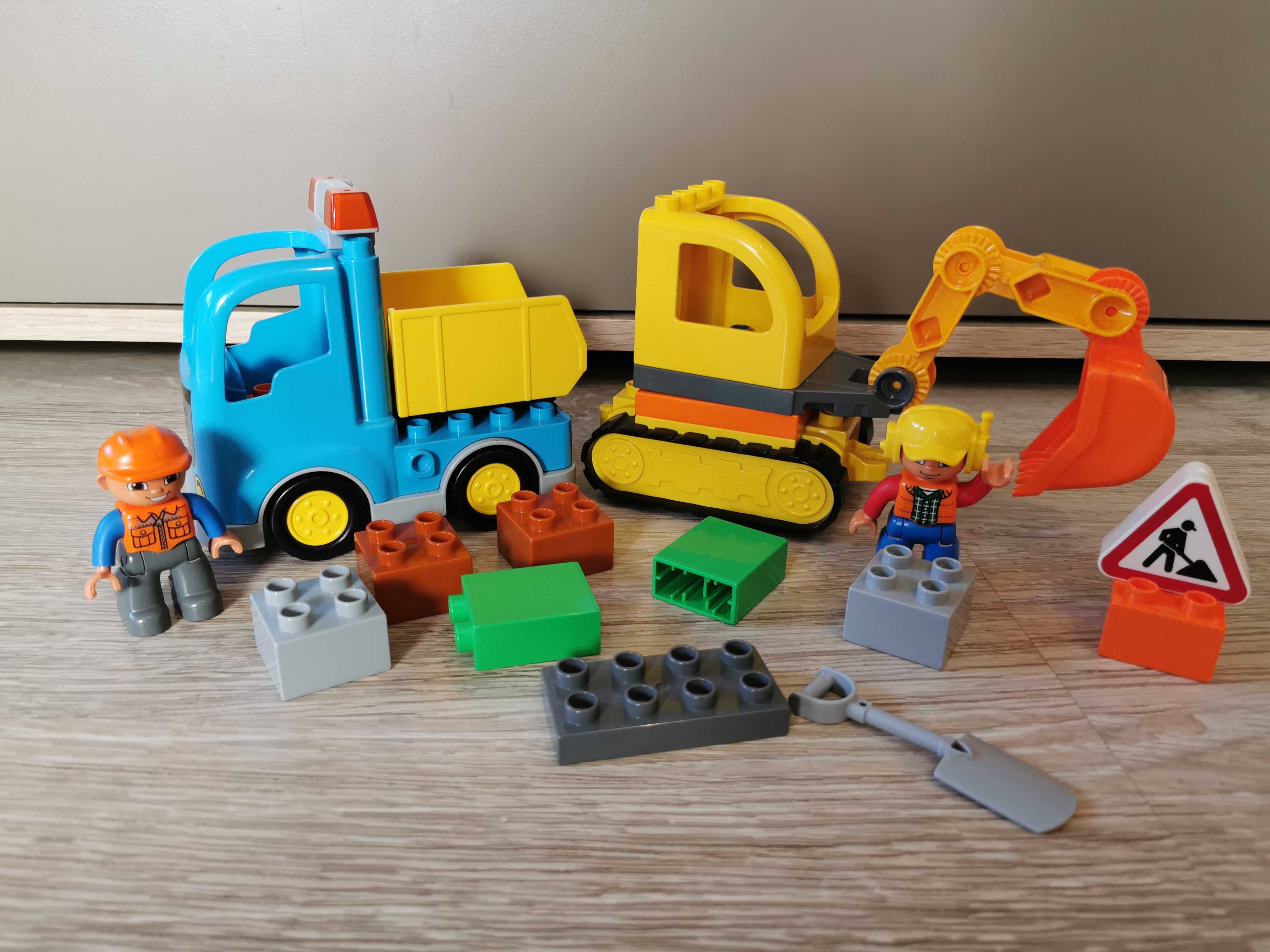 Duplo truck & store tracked excavator 10812