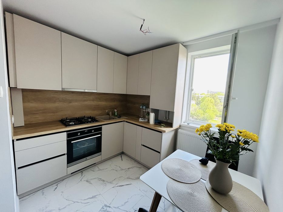 Apartament 2 camere COMPLET RENOVAT, mobilat și utilat, parcare rezervată – Micro 14