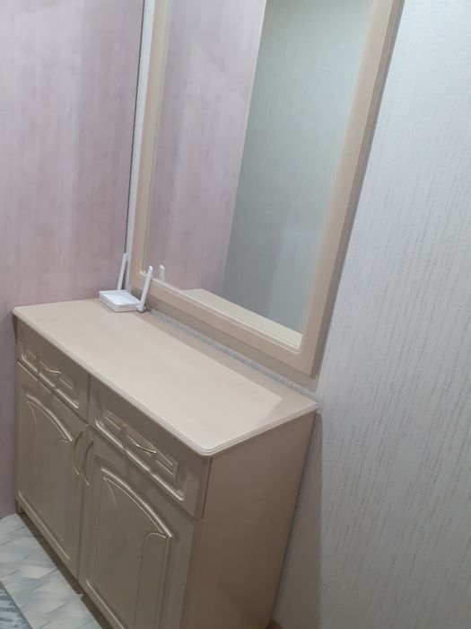 Продам камод с зеркалам