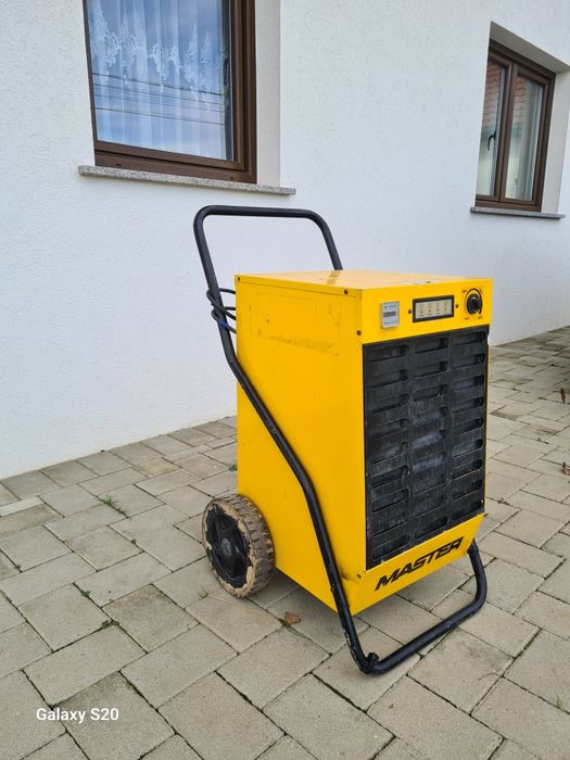 Închiriez dezumidificator profesional MASTER – Rădăuți / uscare rapidă