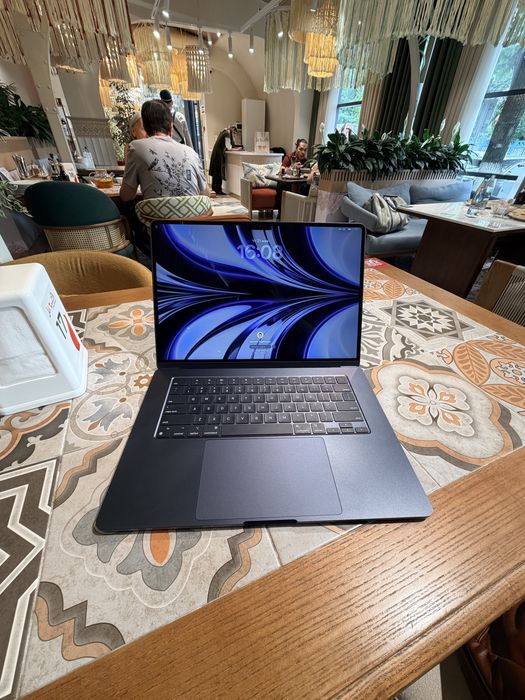MacBook Air 15" в идеальном состоянии
