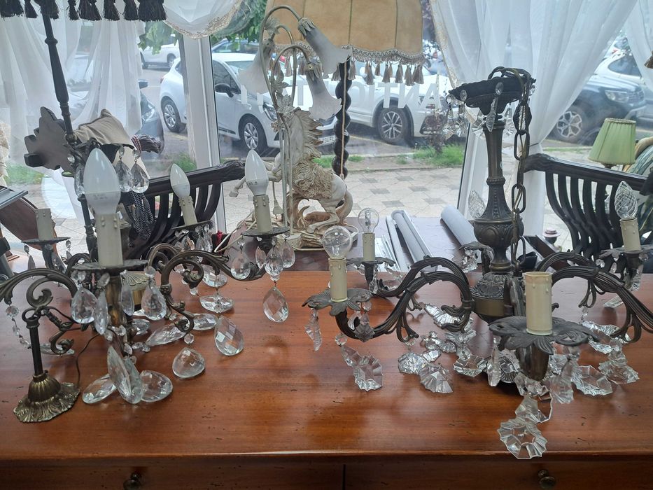 Antichitati-piese de mobilier, lampadare, veioze, oglinzi, diverse.