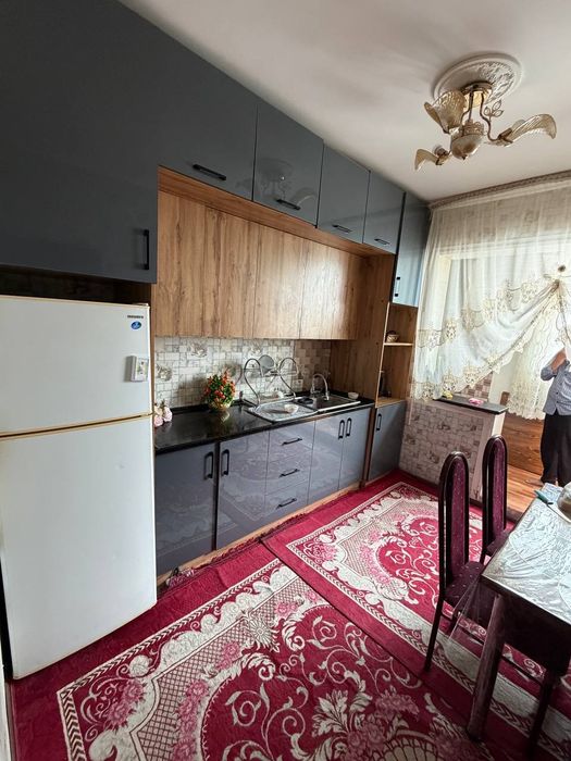 Сергели- 4 бекат метро 1,7 балкон 4 хонали Уй сотилади 69000