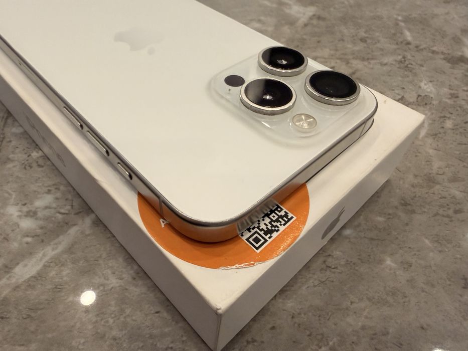 Vand Iphone 15 Pro Max Silver 256 gb, ca Nou!