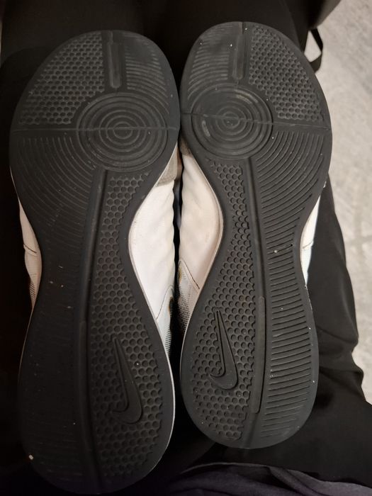 Продам футзалки nike