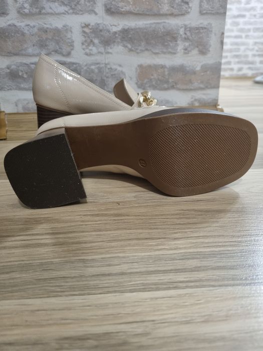 *НОВИ* Обувки с дебел ток