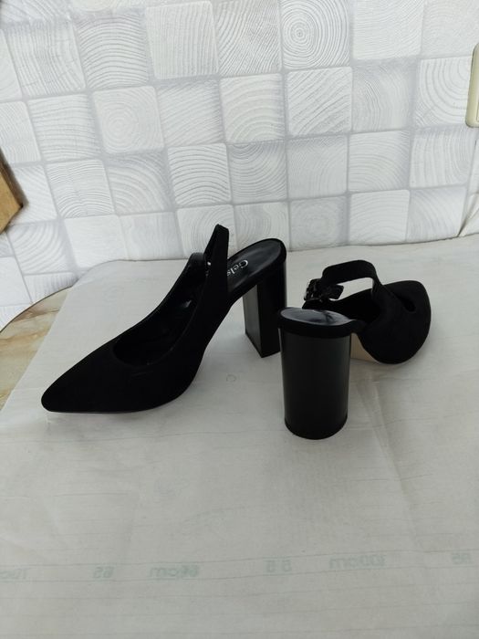 Продам босоножки.