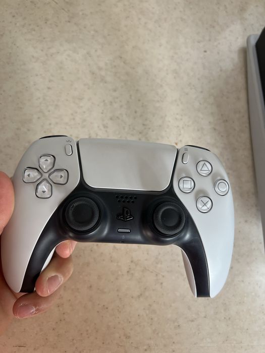 Plesteyshen 5 deyarli yangi