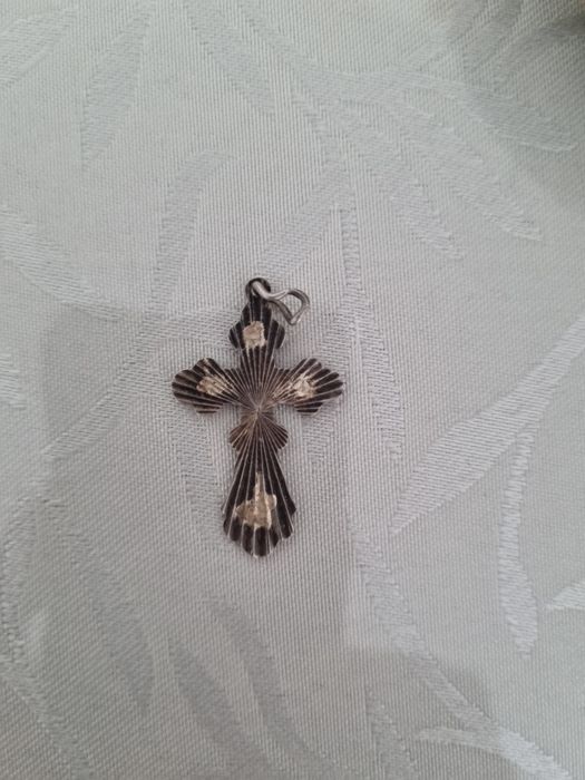 Продам крест серебро.