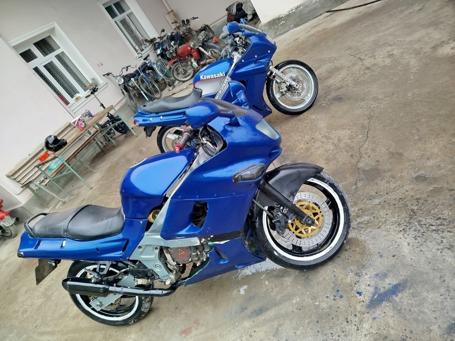 Kawasaki sotiladi 250