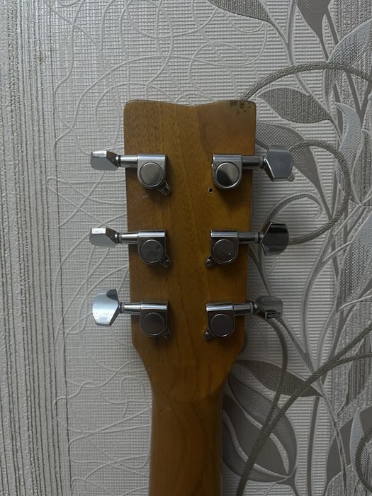 Продам гитару Yamaha f370