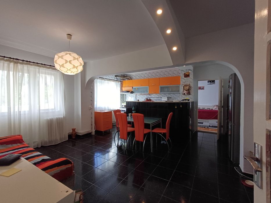 Chirie Apartament 4 camere - Metrou Aparatorii Patriei