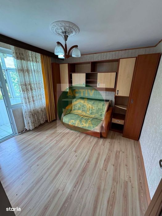 Apartament 2 camere, etaj intermediar,decomandat