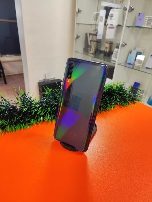 Продаю Samsung Galaxy A50 с памятью 4/64 GB в хорошем состоянии
